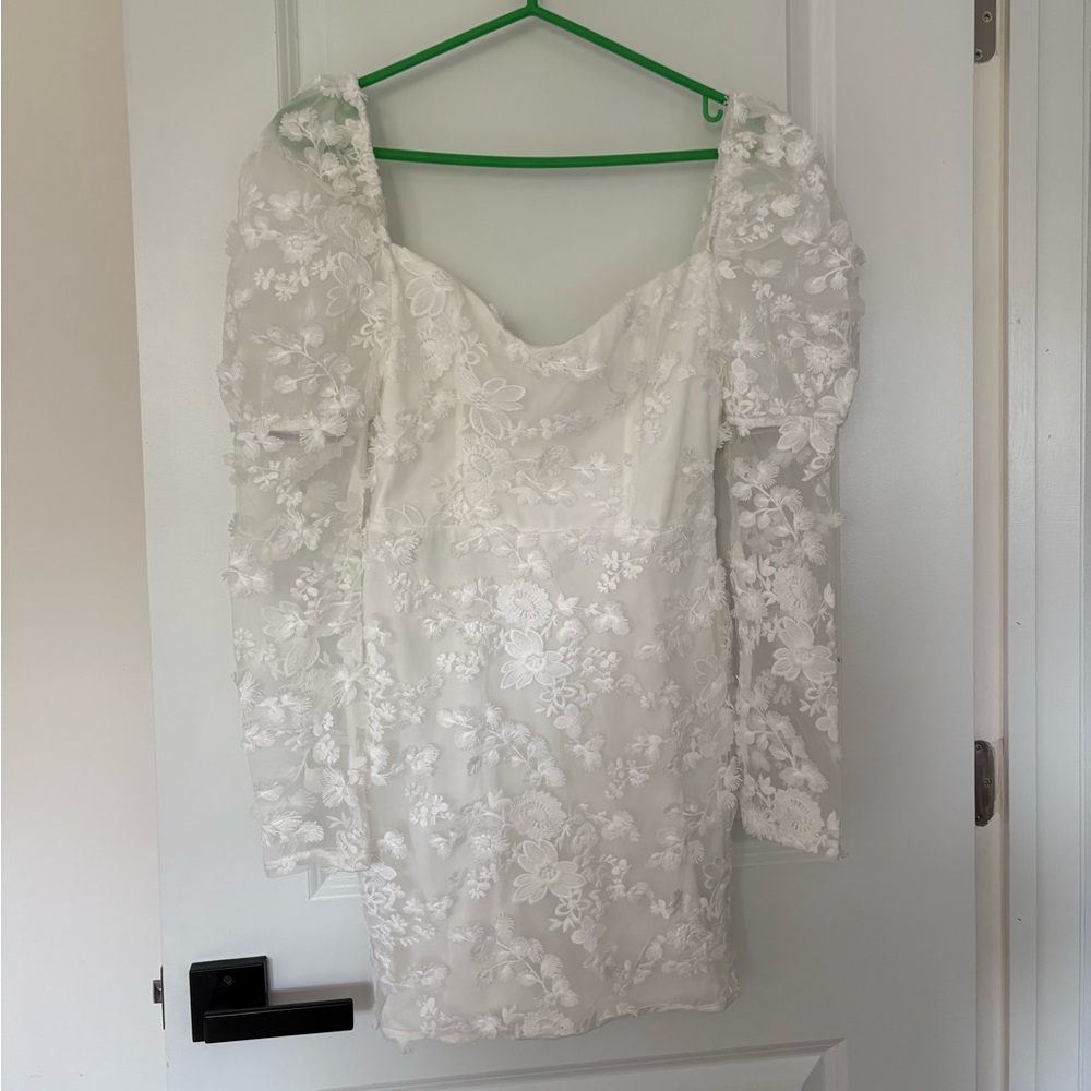 Chic White Floral Long Sleeve Dress